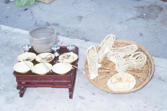 Table for the death messenger