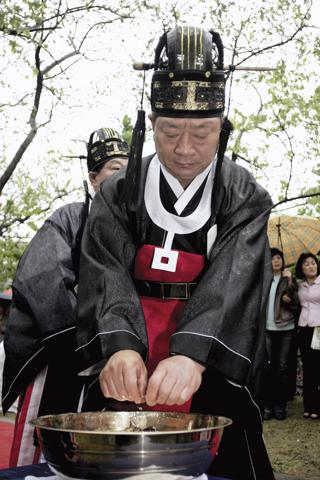 Sericultural Rite